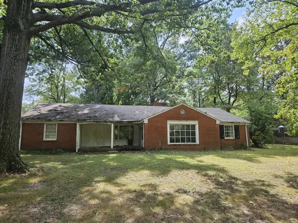 4121 Glencairn LN, Indianapolis, IN 46226