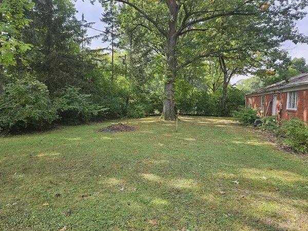 4121 Glencairn LN, Indianapolis, IN 46226