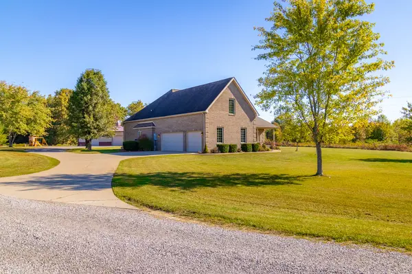 9568 W 300 S, Columbus, IN 47201