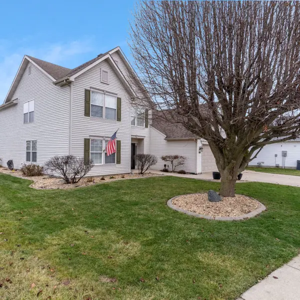1062 Springwater CIR, Greenwood, IN 46143