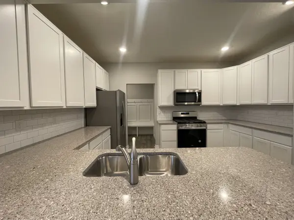 2556 Plano DR, Whitestown, IN 46075