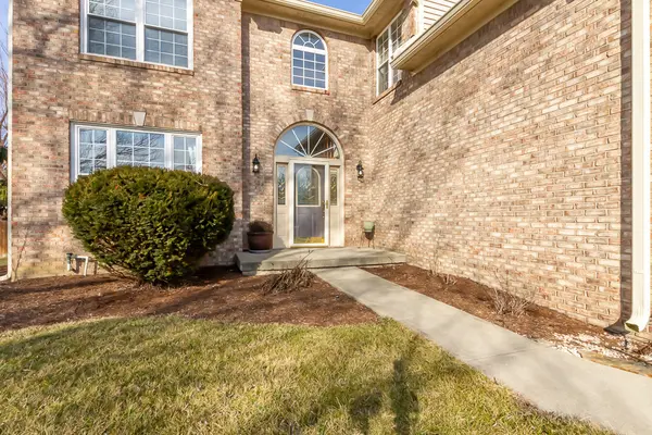 628 Merrimac DR, Westfield, IN 46074