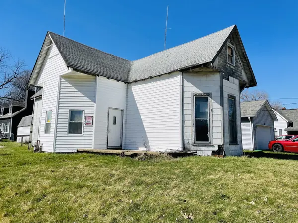 32 Douglas ST, Greenfield, IN 46140