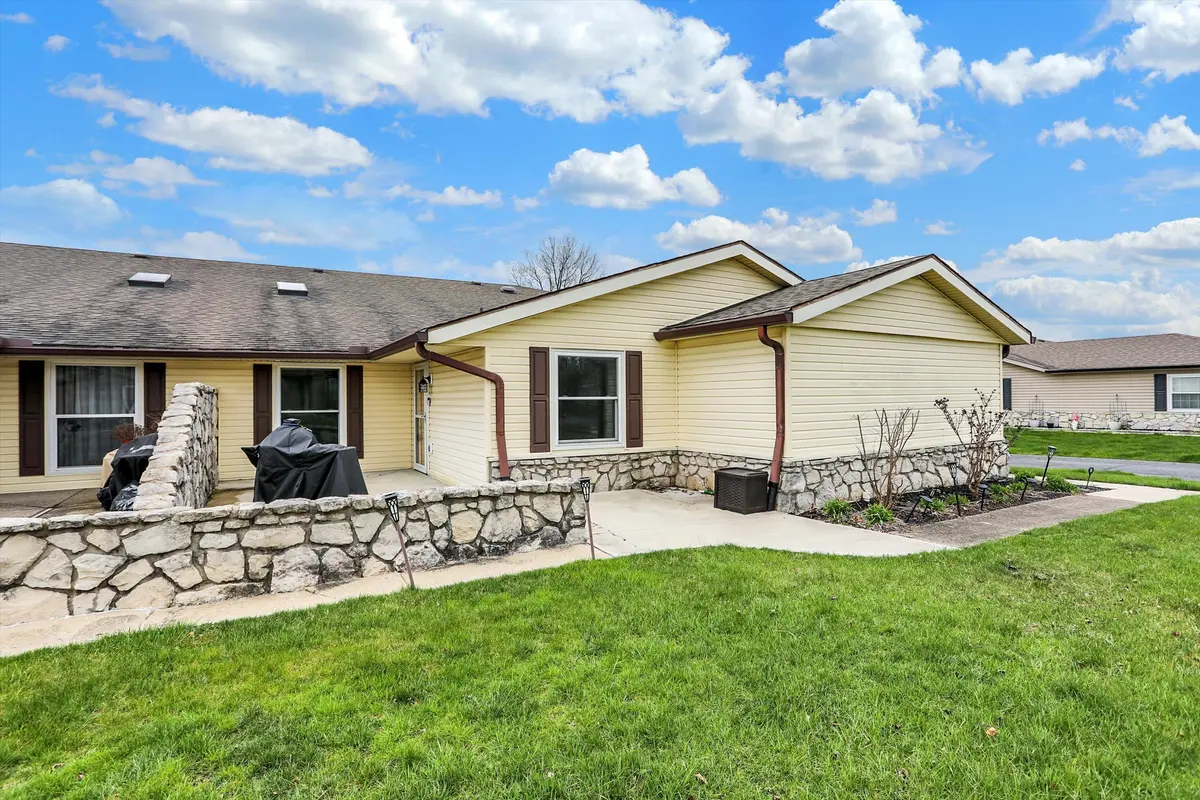 1057 Paradise CT #C, Greenwood, IN 46143