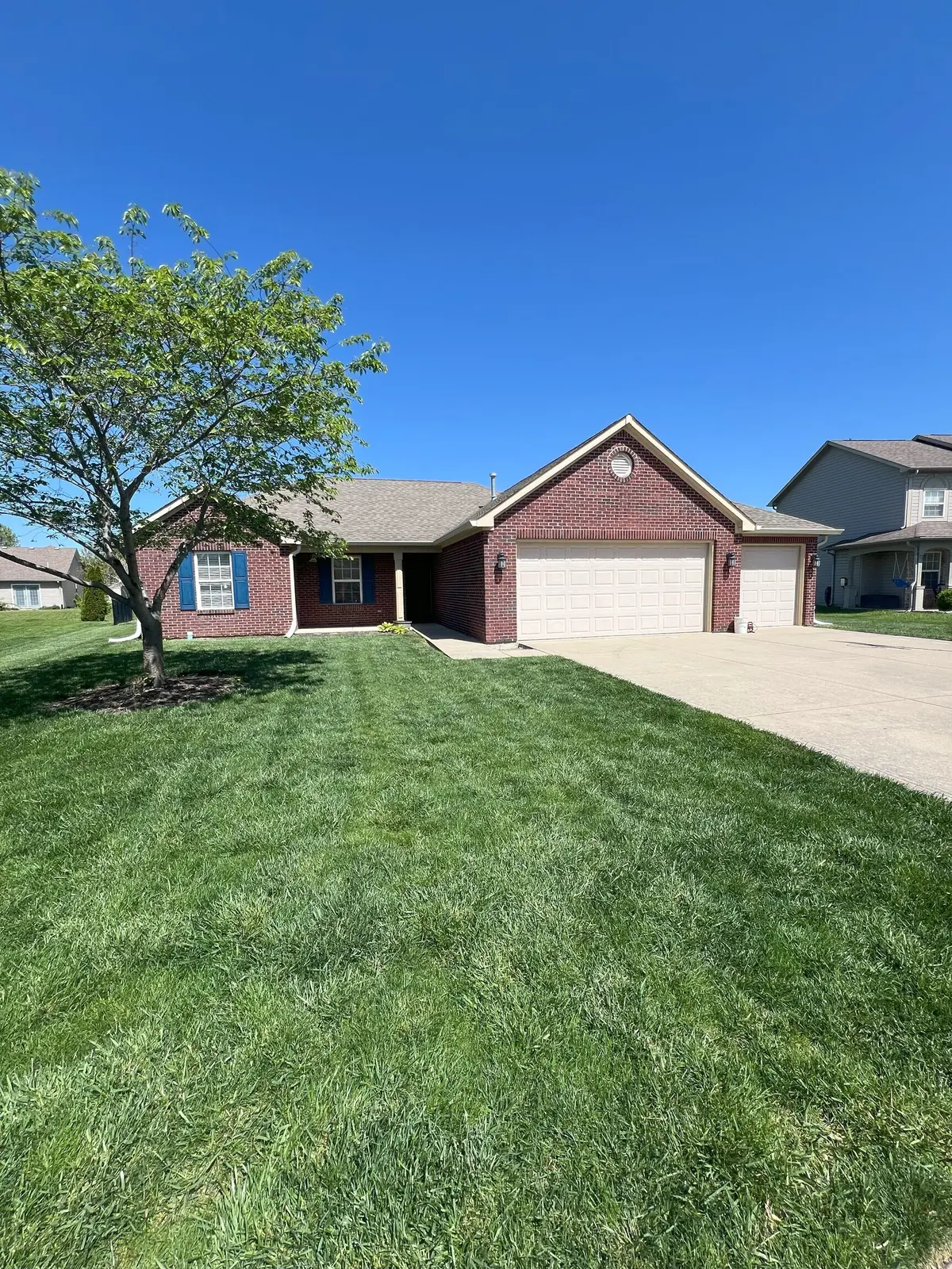 994 Youngs Creek DR, Franklin, IN 46131