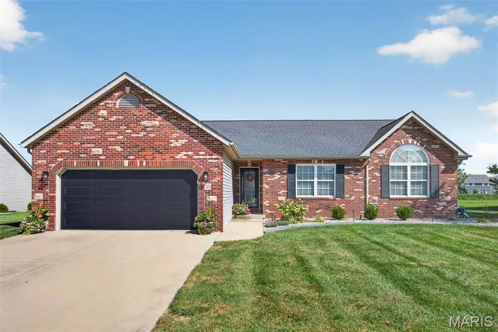 35 Whistling Straits DR, Highland, IL 62249