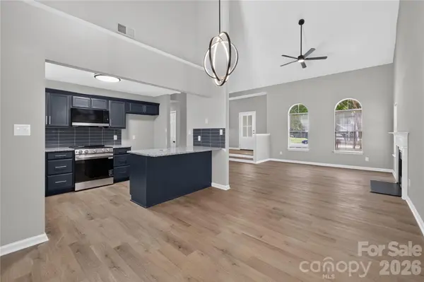 702 Foxborough RD, Charlotte, NC 28213