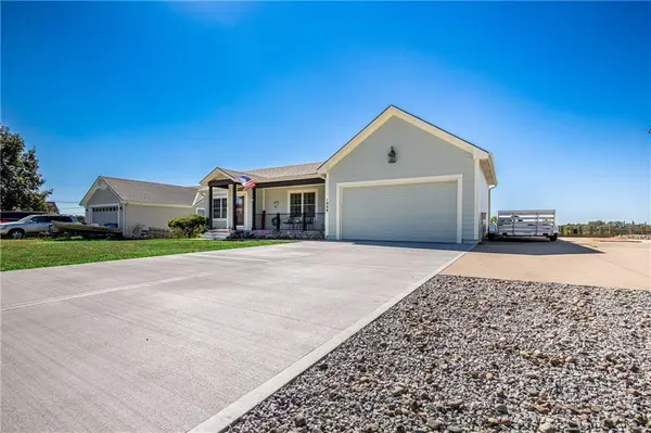 1009 Cherokee LN, Paola, KS 66071