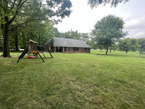 12199 N Cedarview DR, Mooresville, IN 46158