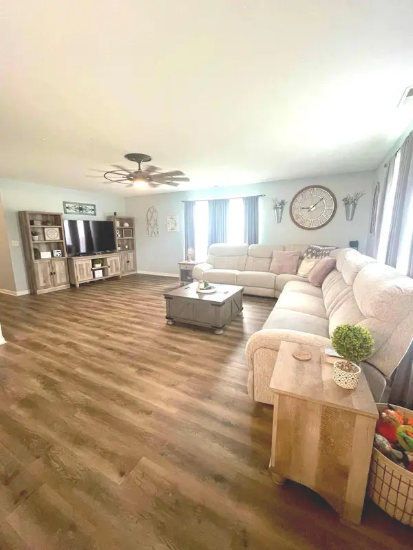 216 Oakview DR, Mooresville, IN 46158