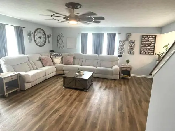 216 Oakview DR, Mooresville, IN 46158