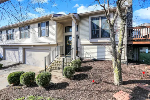 9527 Bay Vista West DR, Indianapolis, IN 46250