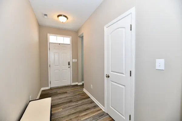 6206 Colonial DR, Whitestown, IN 46075