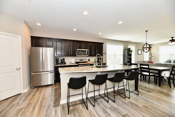 6206 Colonial DR, Whitestown, IN 46075