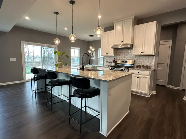 1138 Woodglen DR, Westfield, IN 46074