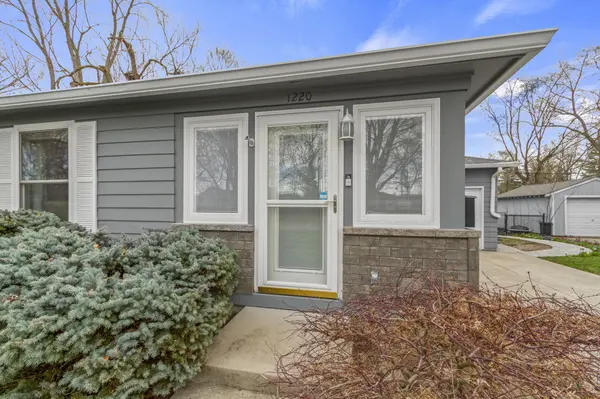 1220 Nicholas RD, Indianapolis, IN 46220