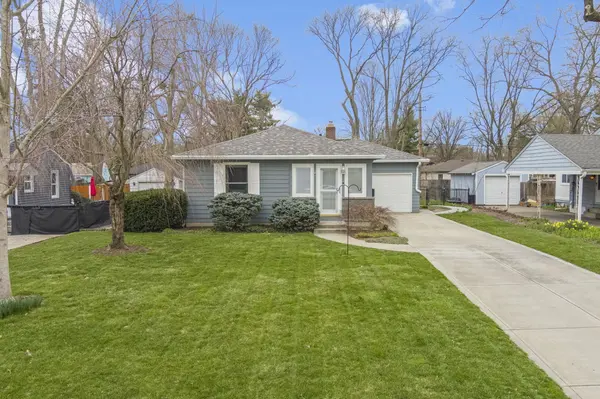 1220 Nicholas RD, Indianapolis, IN 46220