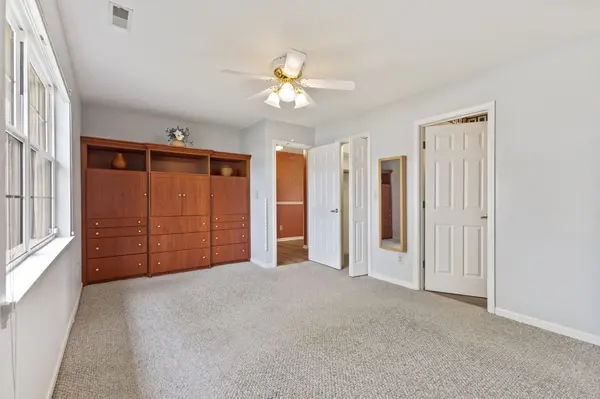 985 Ellington CIR, Greenwood, IN 46143