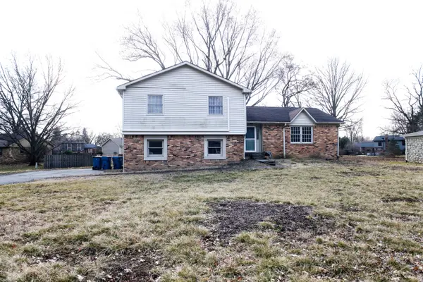 4717 Royal Oak LN, Carmel, IN 46033