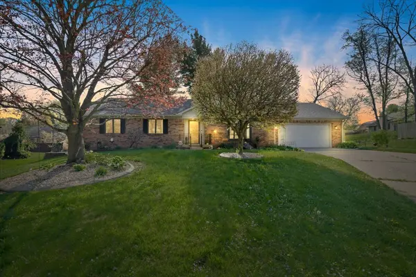 8479 Seattle Slew LN, Indianapolis, IN 46217