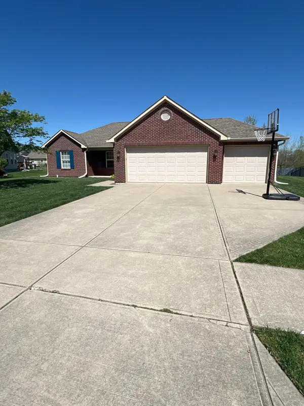 994 Youngs Creek DR, Franklin, IN 46131