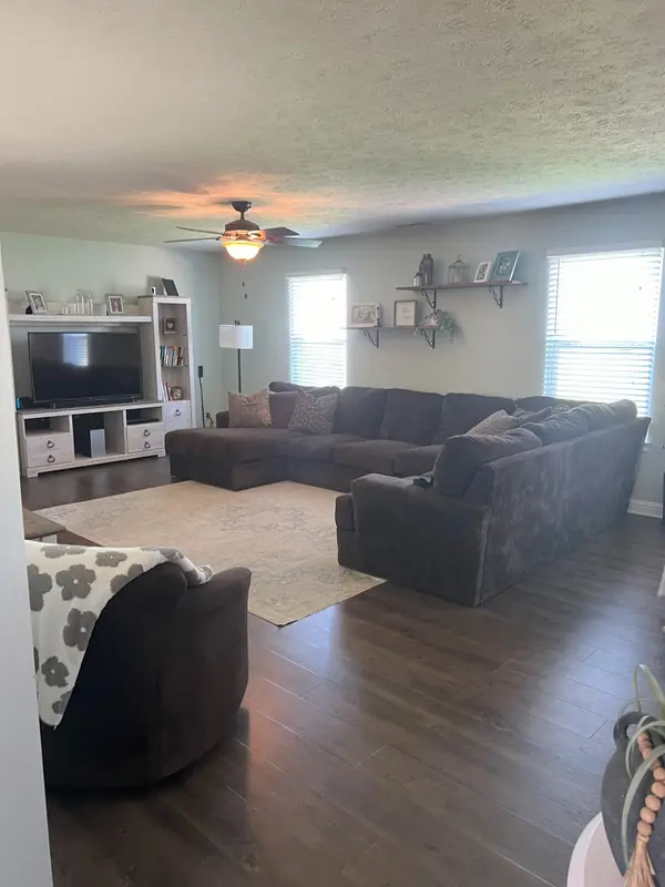 994 Youngs Creek DR, Franklin, IN 46131