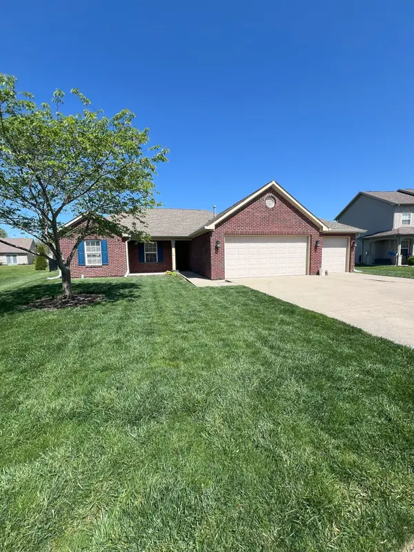 994 Youngs Creek DR, Franklin, IN 46131