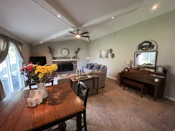 819 Phillips LN, Seymour, IN 47274