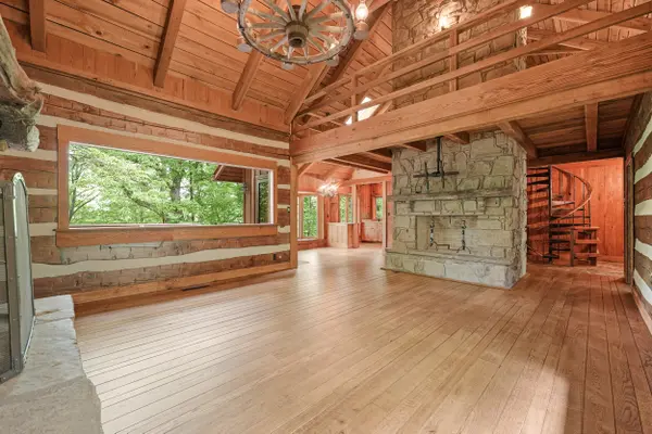 724 Freeman Ridge RD, Nashville, IN 47448