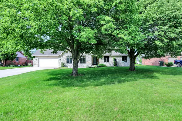 1637 Valley Brook DR, Indianapolis, IN 46229