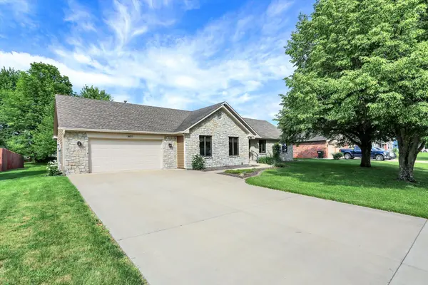 1637 Valley Brook DR, Indianapolis, IN 46229