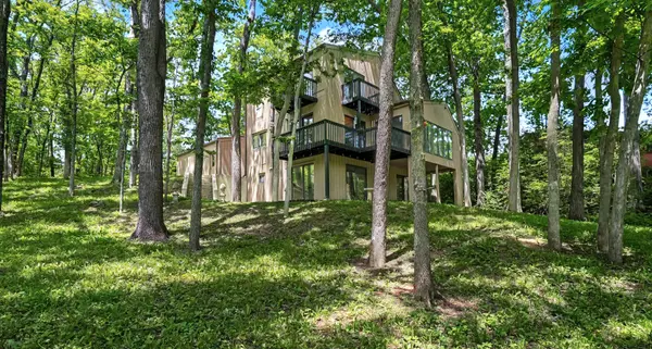 1309 Wildwood LN, Mahomet, IL 61853