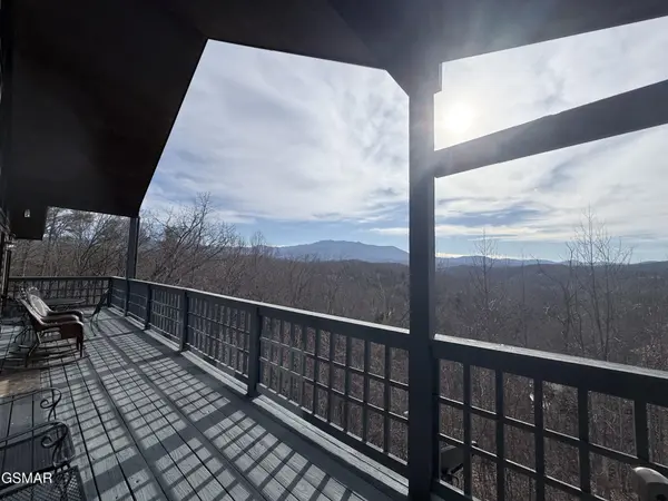 3767 Old Mountain Raod Road, Sevierville, TN 37876