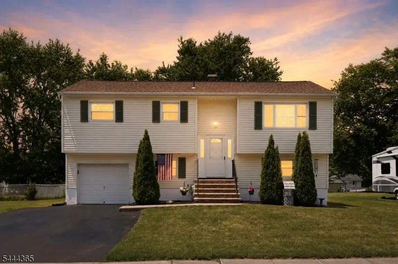 9 Brearly Cres, Mount Olive Twp., NJ 07836
