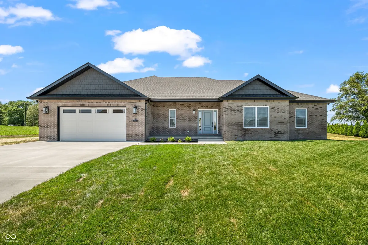 3557 Dundee CT, Seymour, IN 47274