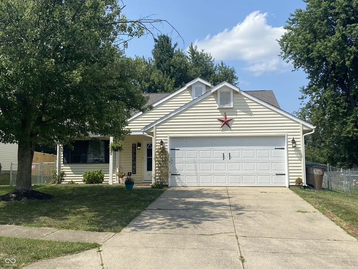 1560 Wrenwood DR, Columbus, IN 47201