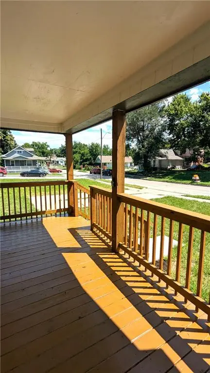 2628 College AVE, Kansas City, MO 64127