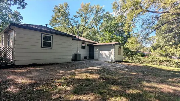 10427 Richmond AVE, Kansas City, MO 64134