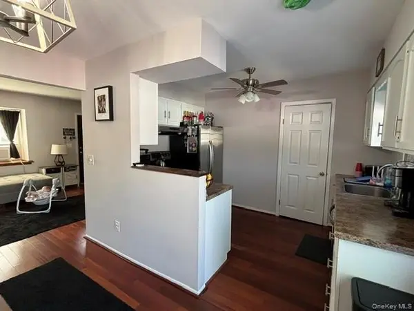12 Federal LN, Coram, NY 11727