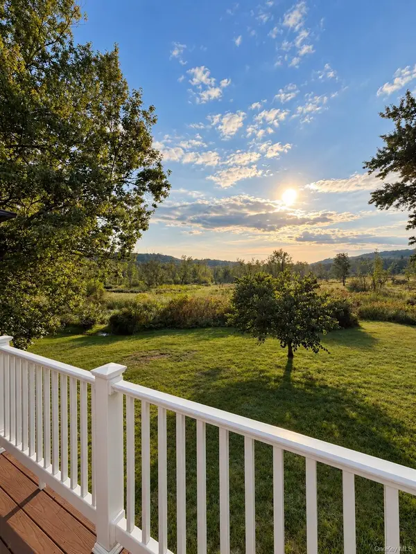 56 Columbia DR, Hurleyville, NY 12747