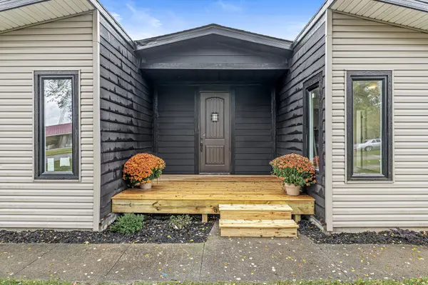1212 Hickory DR, Shelbyville, IN 46176