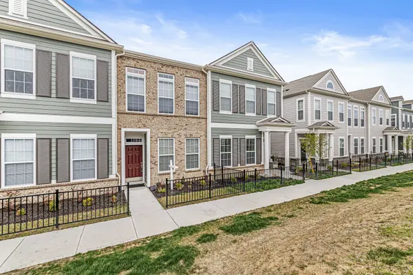 545 Steinbeck PL, Carmel, IN 46032