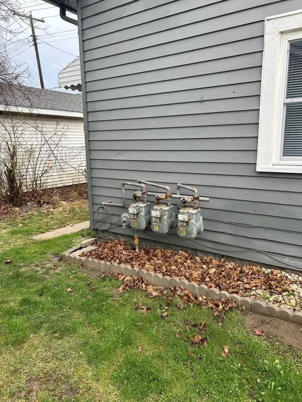 1945 W 11th ST, Muncie, IN 47302