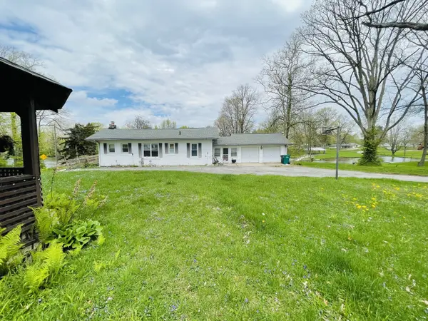 2688 W Sugar Creek DR, Greenfield, IN 46140