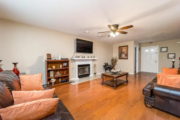 714 Deer Trail DR, Indianapolis, IN 46217