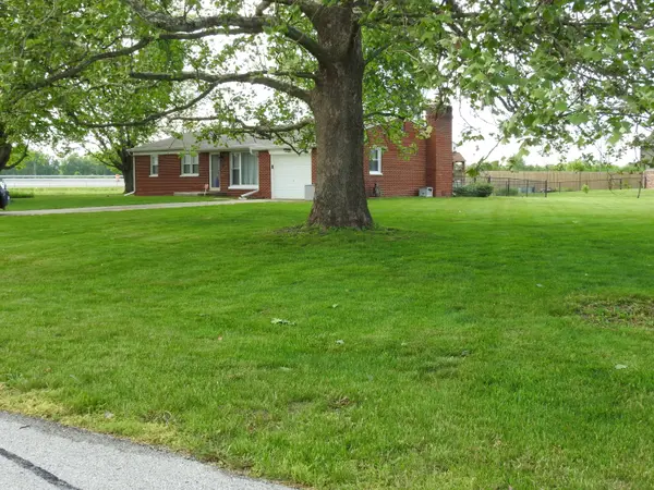 5698 Steven DR, Greenwood, IN 46142