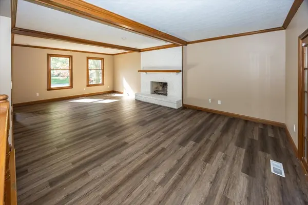 146 Yorkshire BLVD E, Cumberland, IN 46229