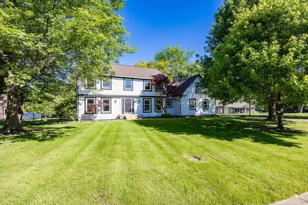 146 Yorkshire BLVD E, Cumberland, IN 46229