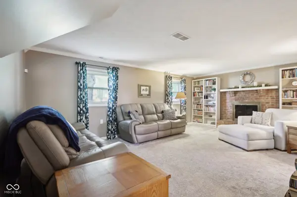 1369 S Daisy LN, New Palestine, IN 46163