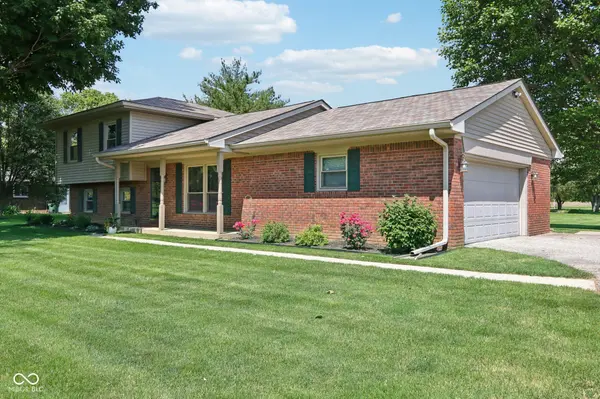 1369 S Daisy LN, New Palestine, IN 46163